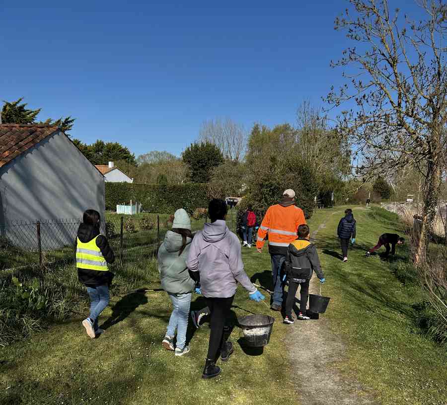 Le CMJ nettoie la commune !
