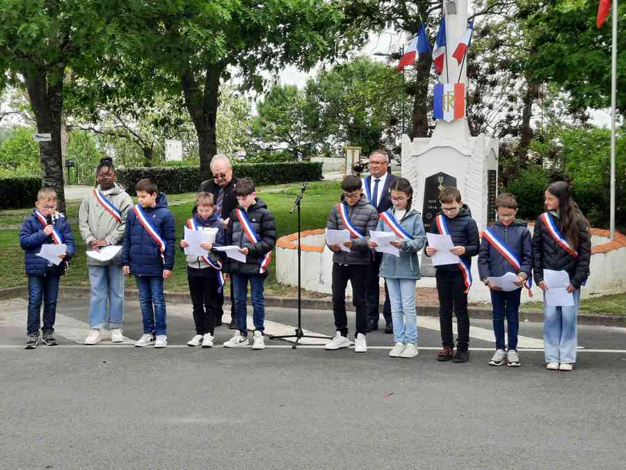 Cérémonie du 8 mai : Dépôt de gerbe